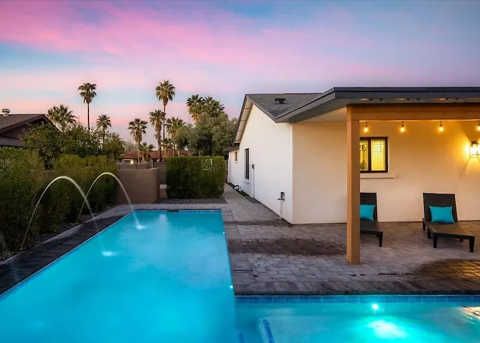 Holiday home Palm Oasis Kierland Poolside Escape *