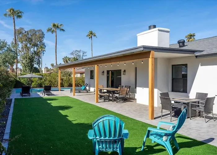 Palm Oasis Kierland Poolside Escape