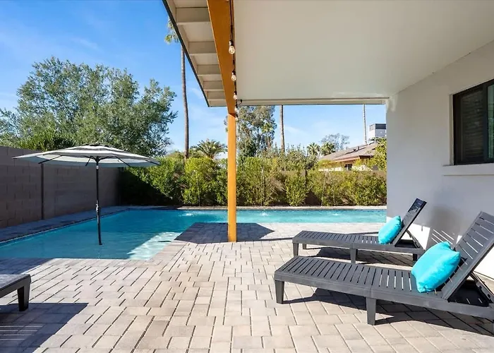 Palm Oasis Kierland Poolside Escape Holiday home