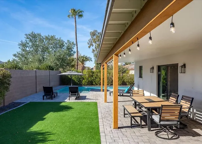 Holiday home Palm Oasis Kierland Poolside Escape *