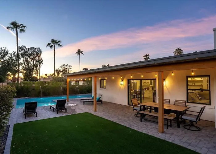 Holiday home Palm Oasis Kierland Poolside Escape *