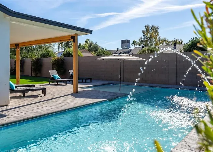 Palm Oasis Kierland Poolside Escape Holiday home