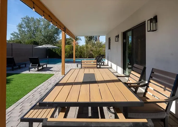 Holiday home Palm Oasis Kierland Poolside Escape *