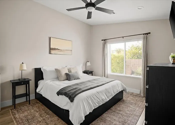 Palm Oasis Kierland Poolside Escape Holiday home *
