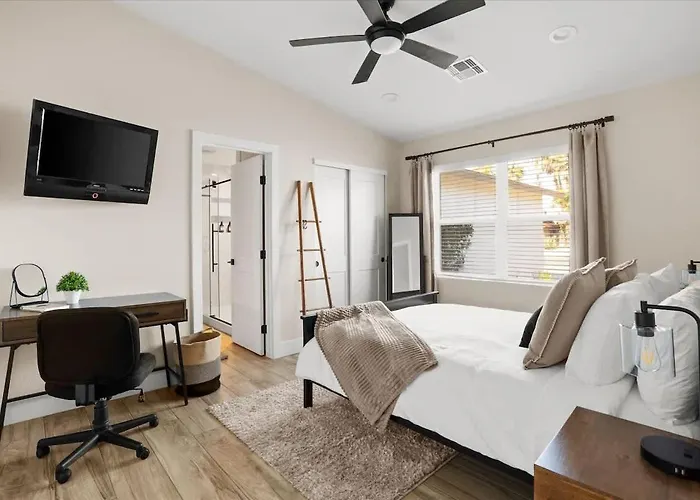 Palm Oasis Kierland Poolside Escape Holiday home *